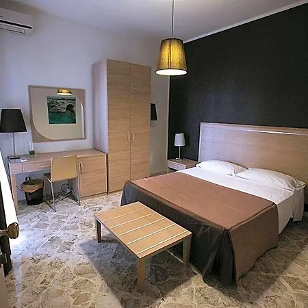 Oda ve Kahvaltı Del Mar 3*